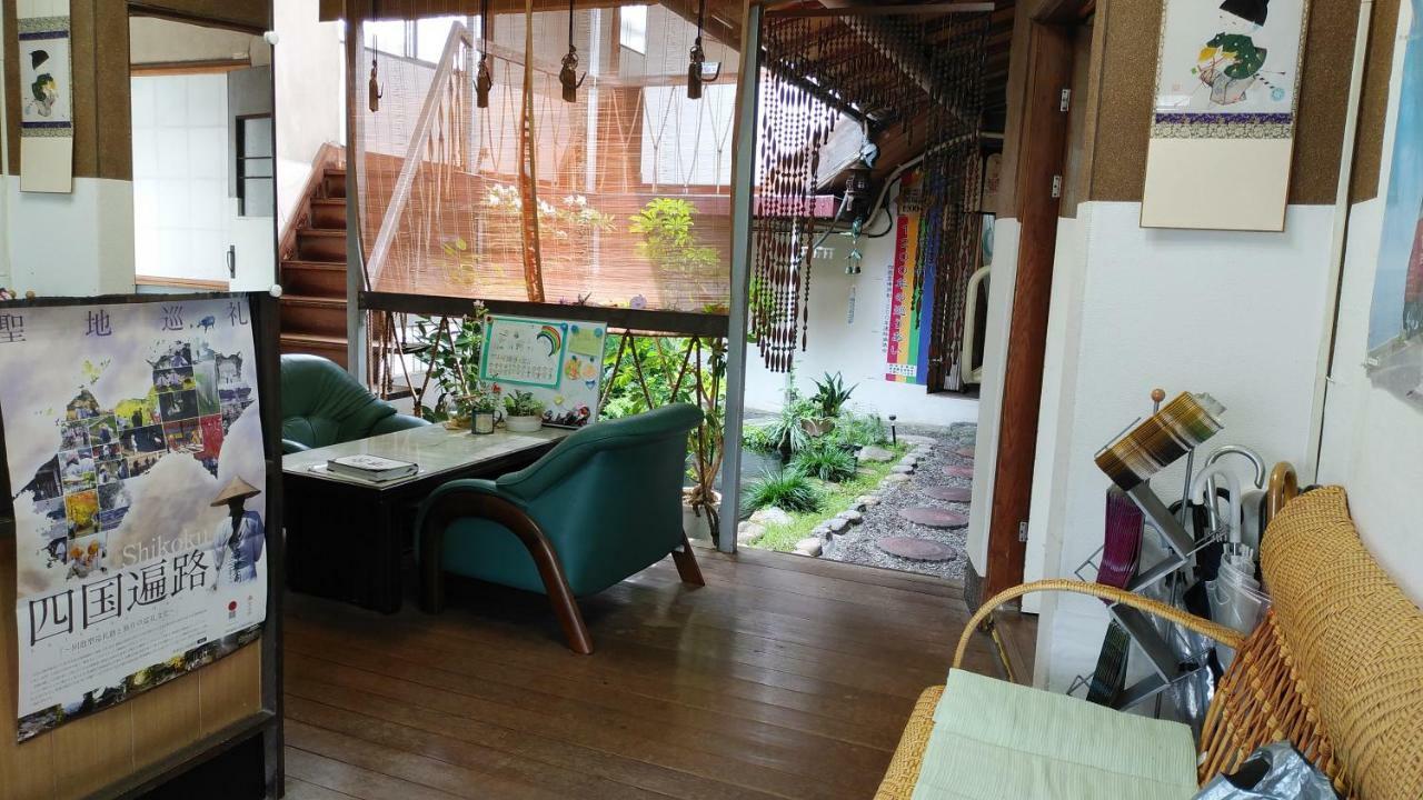 Walking Pilgrimage Hotel Tokiwa Ryokan Ozu  Esterno foto